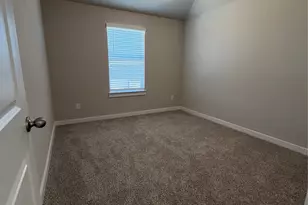 136 Hartson Dr, Taylor, TX 76574 - Photo 12