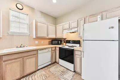 419 W San Antonio Street, Lockhart, TX 78644 - Photo 32