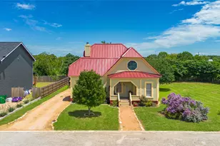 204 Prim Rose St, Blanco, TX 78606 - Photo 2