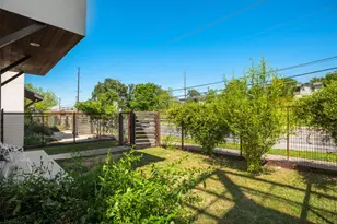 1009 E 12th St, Austin, TX 78702 - Photo 4