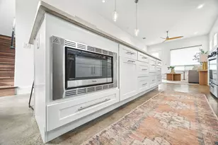 1218 Eleanor St, Austin, TX 78721 - Photo 14