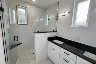 2818 E 22nd St, Austin, TX 78722 - Photo 8