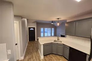 201 Quail Cir, Hutto, TX 78634 - Photo 4