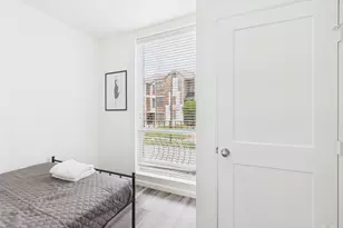 911 W 22nd St, Austin, TX 78705 - Photo 8