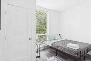 911 W 22nd St, Austin, TX 78705 - Photo 10