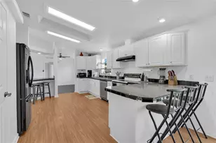 313 Rolling Meadows Ln, Kyle, TX 78640 - Photo 10