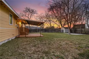 108 E Skyview Rd, Austin, TX 78752 - Photo 26
