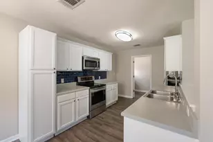 3003 Meadow Ln, Taylor, TX 76574 - Photo 6