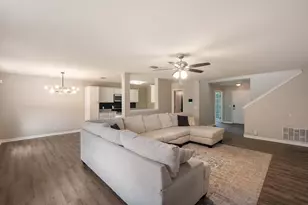 3003 Meadow Ln, Taylor, TX 76574 - Photo 4