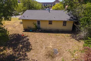 407 W 3rd St, Georgetown, TX 78626 - Photo 6