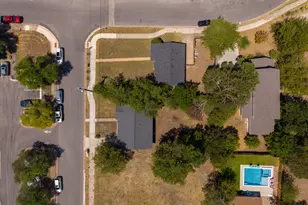 407 W 3rd St, Georgetown, TX 78626 - Photo 4