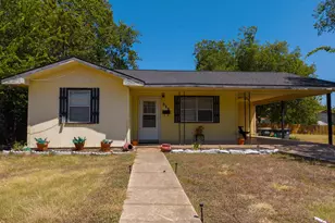 407 W 3rd St, Georgetown, TX 78626 - Photo 2