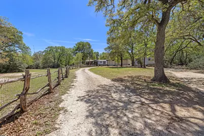541 Hidden Oaks Drive, Elgin, TX 78621 - Photo 2