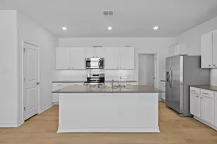 109 Hatari Trl, Jarrell, TX 76537 - Photo 2