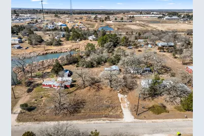 186 Zimmerman Avenue, Bastrop, TX 78602 - Photo 2