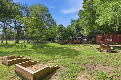 320 S Wilcox Street, Rockdale, TX 76567 - Photo 10