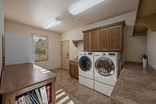 204 Overlook Ct, Georgetown, TX 78628 - Photo 18