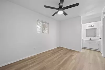 2410 Longview Street #D-202, Austin, TX 78705 - Photo 8