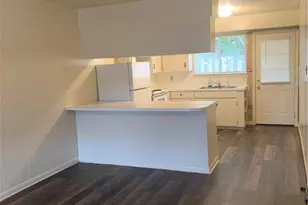 908 Emile St, Bastrop, TX 78602 - Photo 2