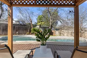1704 Shelbourne Dr, Austin, TX 78752 - Photo 36