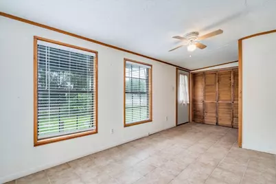 985 N Chambers Street, Giddings, TX 78942 - Photo 16