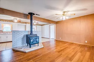 985 N Chambers St, Giddings, TX 78942 - Photo 8