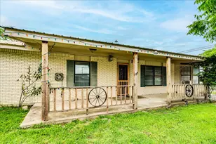 985 N Chambers St, Giddings, TX 78942 - Photo 6