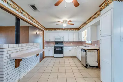 985 N Chambers Street, Giddings, TX 78942 - Photo 14
