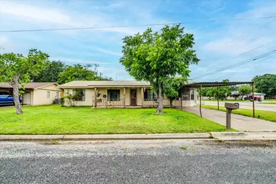 985 N Chambers Street, Giddings, TX 78942 - Photo 2