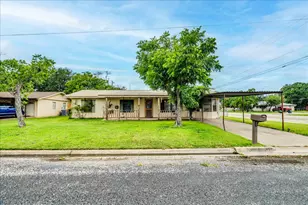985 N Chambers St, Giddings, TX 78942 - Photo 2