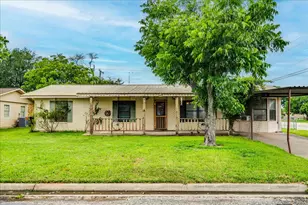985 N Chambers St, Giddings, TX 78942 - Photo 1