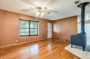 985 N Chambers St, Giddings, TX 78942 - Photo 10
