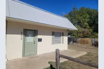 808 Spring Street, Bastrop, TX 78602 - Photo 2