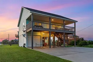 157 Verdia Dr, Crystal Beach, TX 77650 - Photo 2