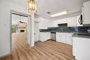 28 Oaks Pl, Lago Vista, TX 78645 - Photo 16