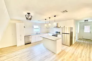 114 Hollaway Ave, La Grange, TX 78945 - Photo 4