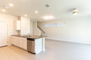 605 W South St, Leander, TX 78641 - Photo 4