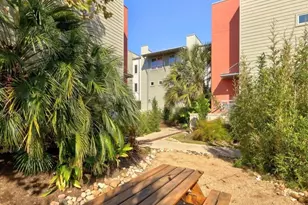 1601 E 5th St, Austin, TX 78702 - Photo 18