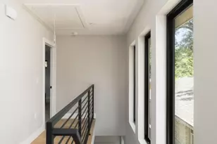 1401 E 3rd St, Austin, TX 78702 - Photo 38