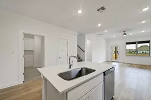 1012 Universal Dr, Hutto, TX 78634 - Photo 12