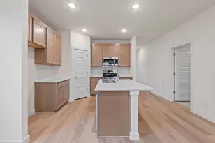1012 Universal Dr, Hutto, TX 78634 - Photo 10