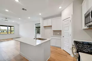 1012 Universal Dr, Hutto, TX 78634 - Photo 4
