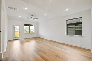 1012 Universal Dr, Hutto, TX 78634 - Photo 8