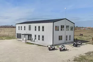 735 County Road 304, Jarrell, TX 76537 - Photo 34