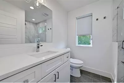 2405 E 11th Street #2, Austin, TX 78702 - Photo 18