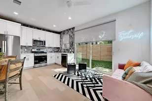 2405 E 11th St, Austin, TX 78702 - Photo 8