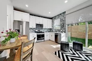 2405 E 11th St, Austin, TX 78702 - Photo 2
