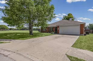 1313 Laurelleaf Dr, Pflugerville, TX 78660 - Photo 2