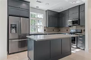 408 W 38 1/2 St, Austin, TX 78705 - Photo 6