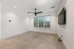 408 W 38 1/2 St, Austin, TX 78705 - Photo 14